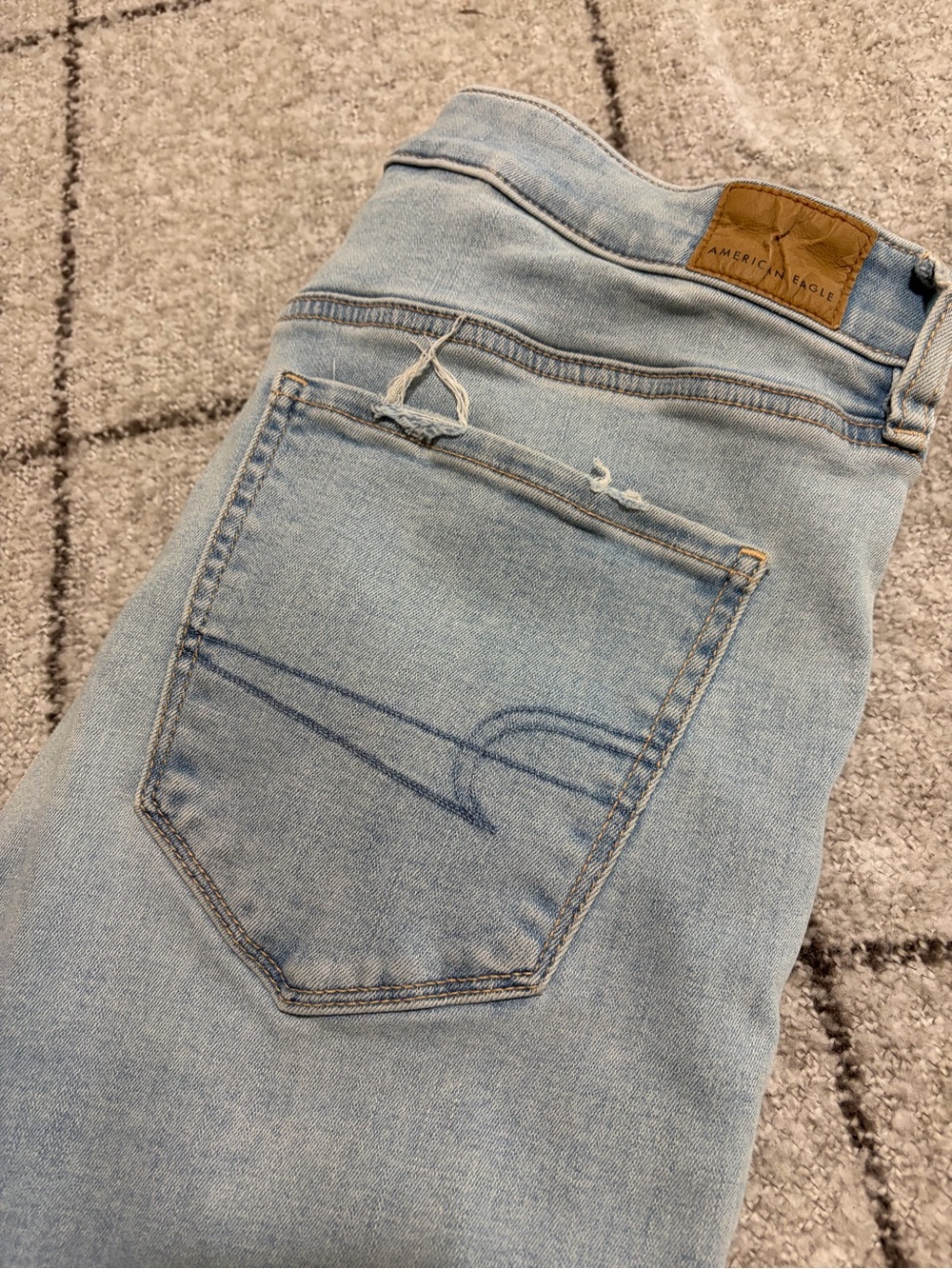 American Eagle Outfitters Light Blue High-Rise Flare Jeans - Picture 4 of 9